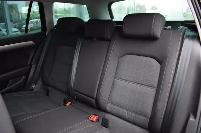 Volkswagen Passat view 6