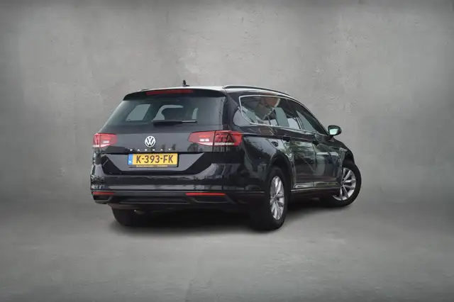 Volkswagen Passat view 3