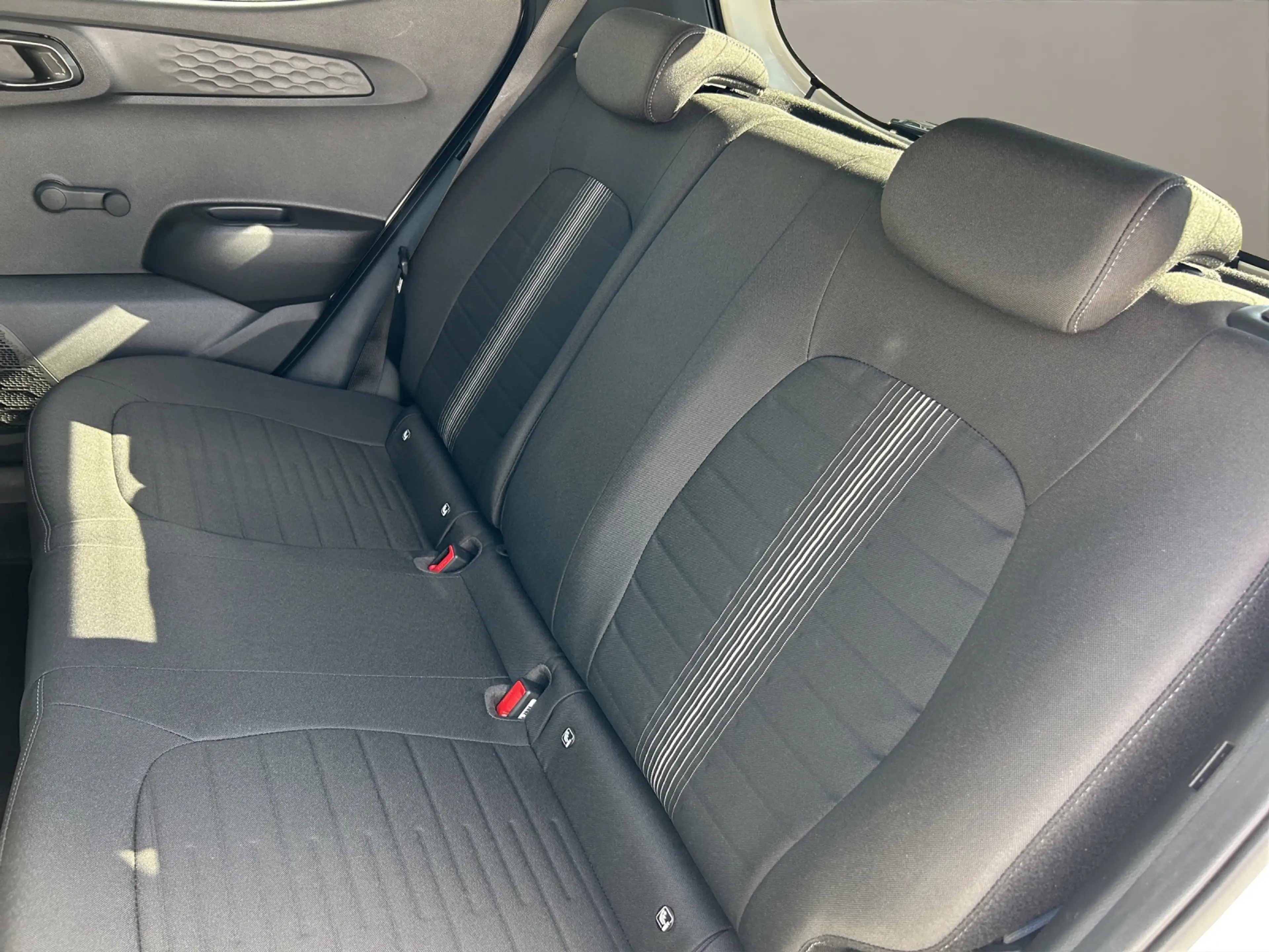 Hyundai i10 1.0 Connect & Go NAVI BT SITZH. 15LM GJR — photo 12