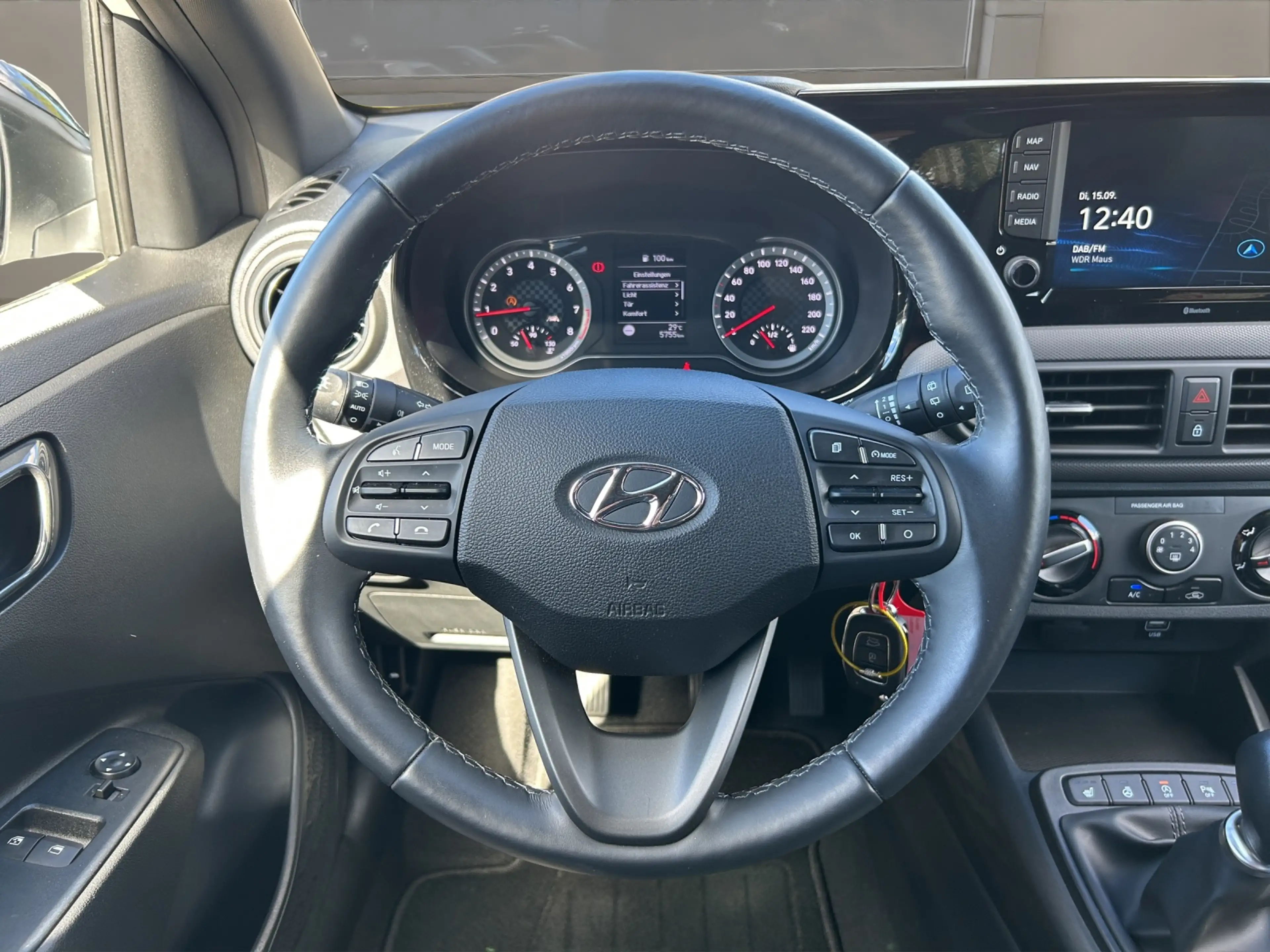 Hyundai i10 1.0 Connect & Go NAVI BT SITZH. 15LM GJR — photo 9