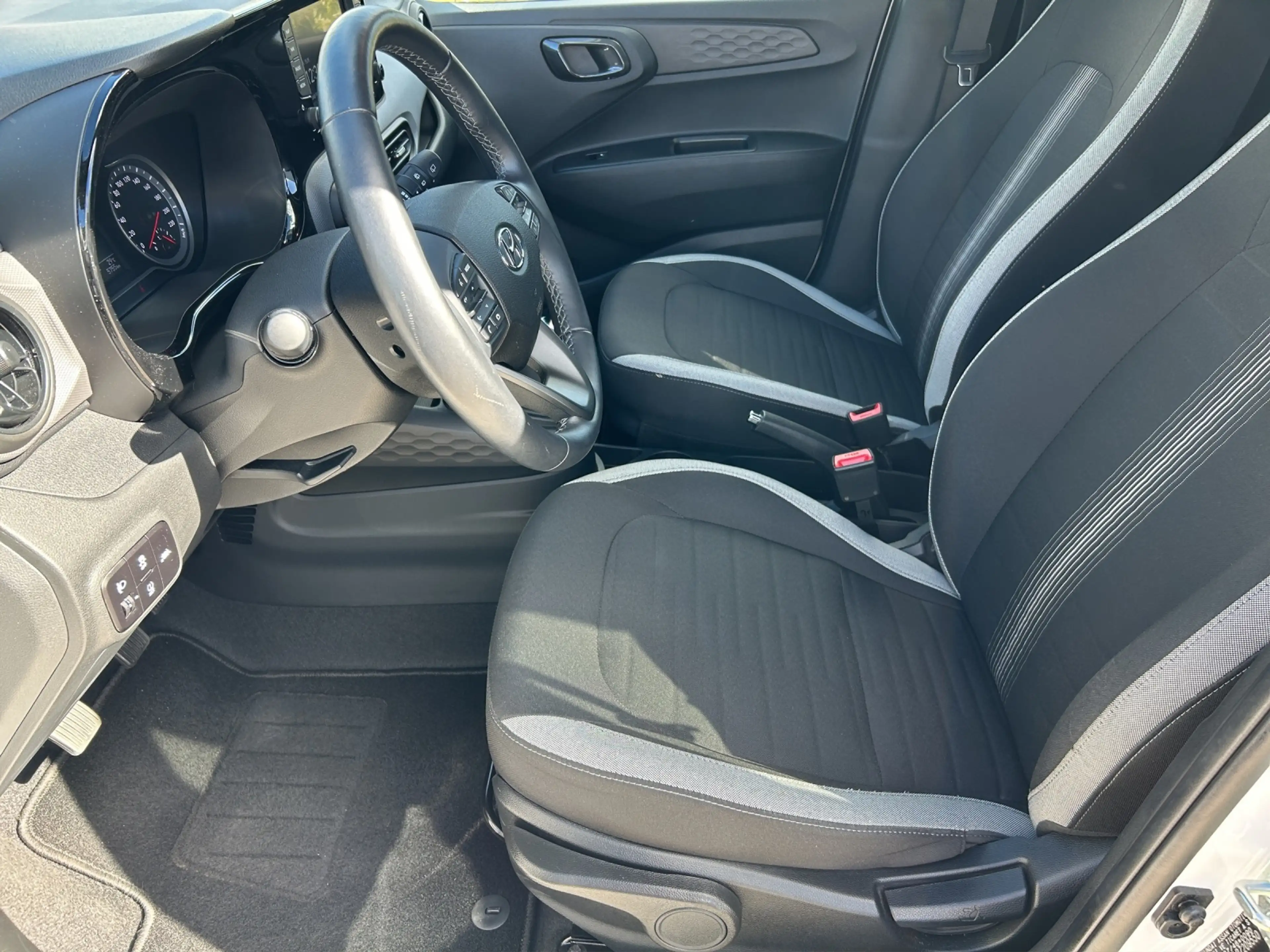 Hyundai i10 1.0 Connect & Go NAVI BT SITZH. 15LM GJR — photo 7