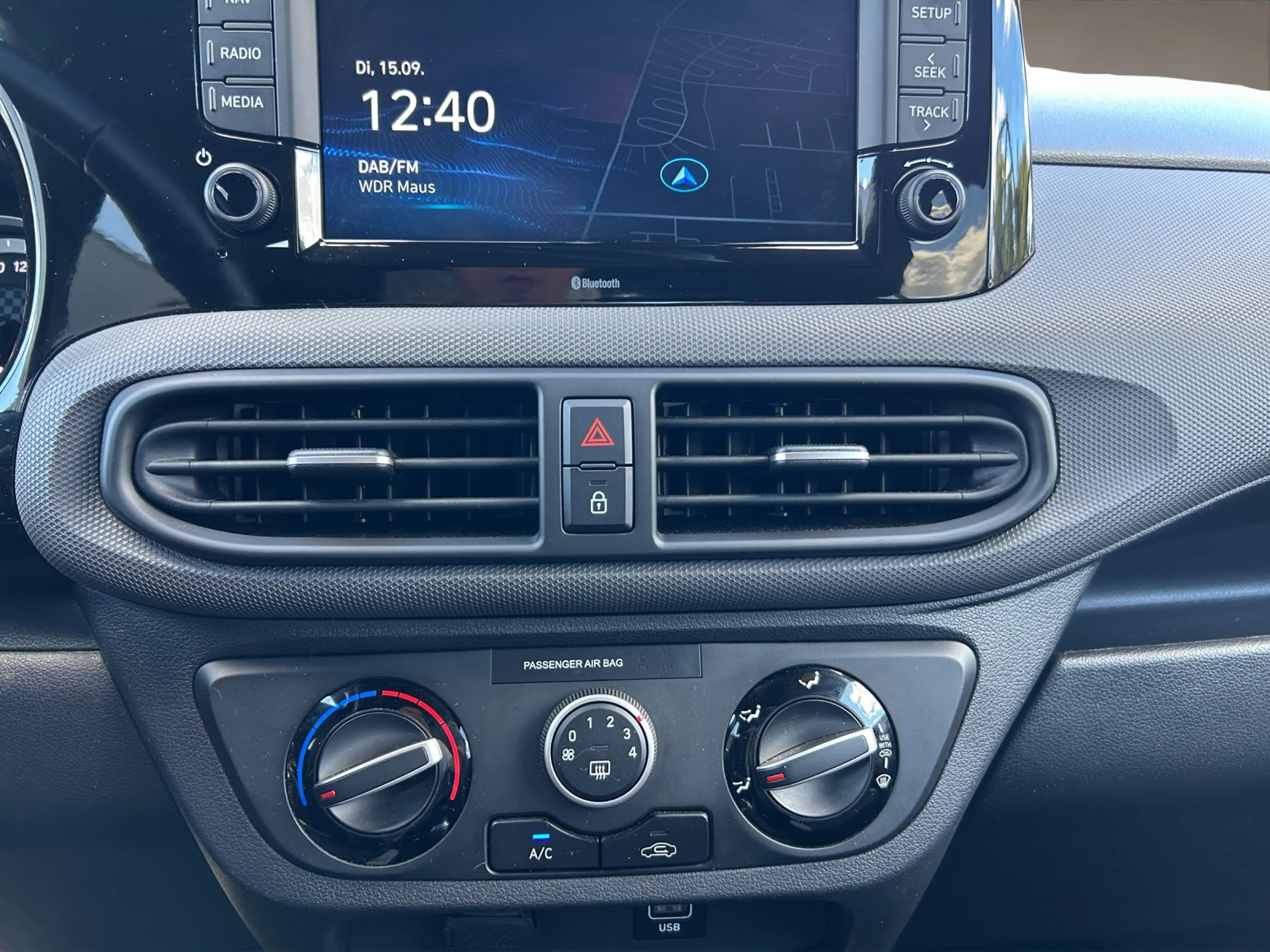 Hyundai i10 1.0 Connect & Go NAVI BT SITZH. 15LM GJR — photo 10
