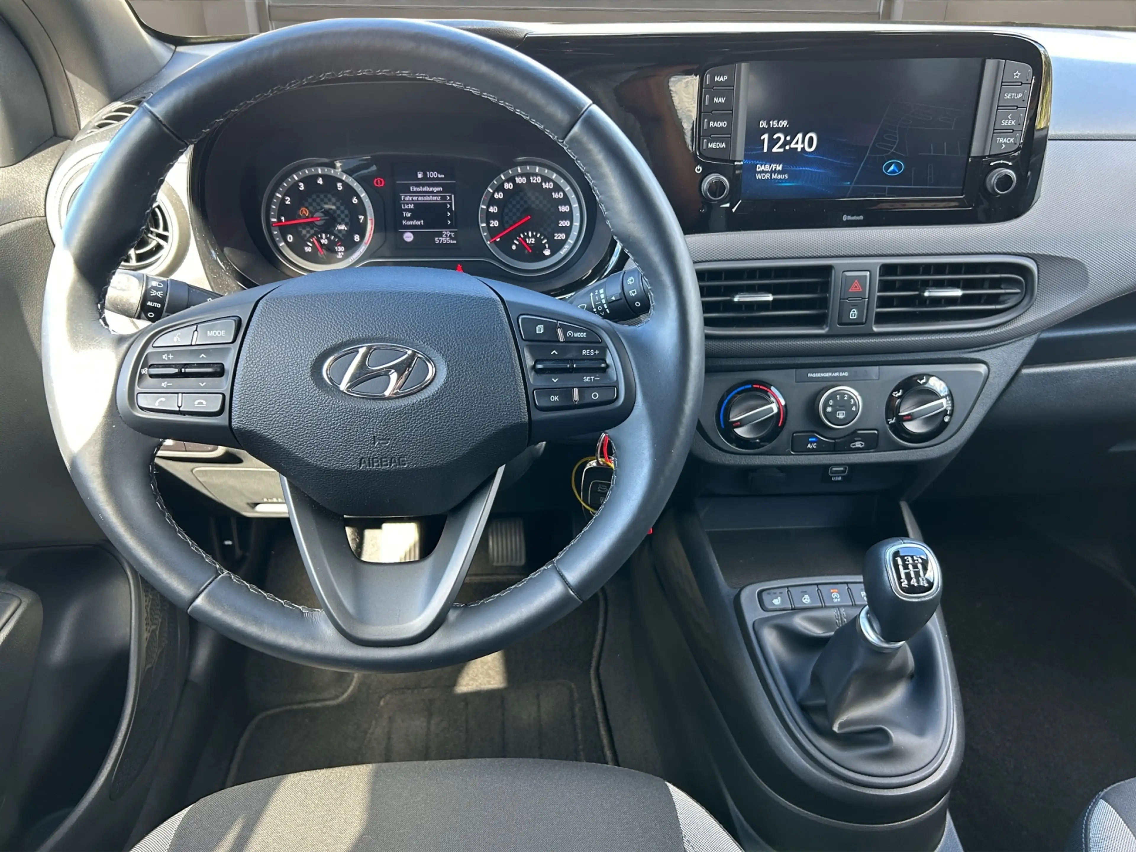 Hyundai i10 1.0 Connect & Go NAVI BT SITZH. 15LM GJR — photo 8