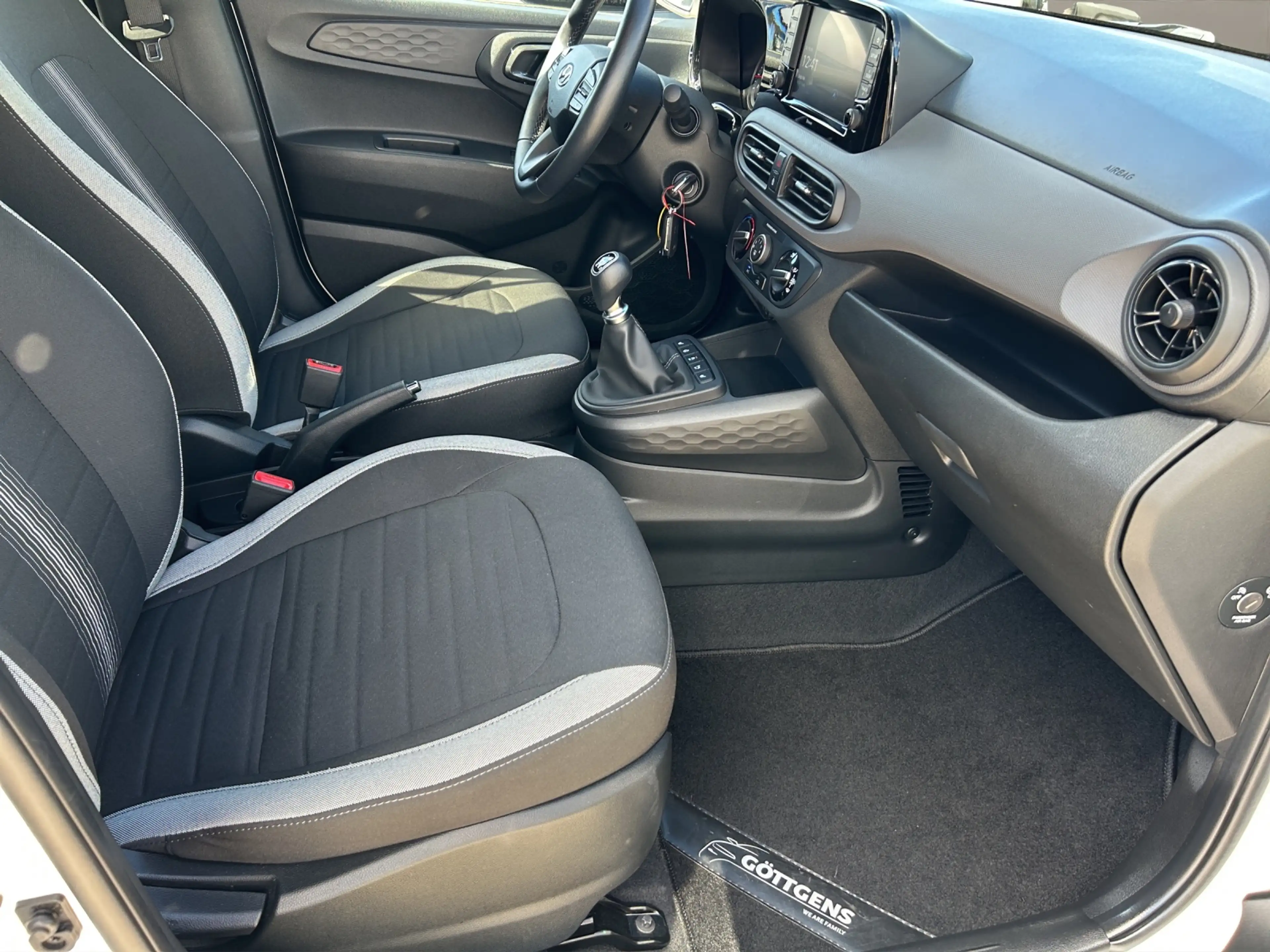 Hyundai i10 1.0 Connect & Go NAVI BT SITZH. 15LM GJR — photo 13
