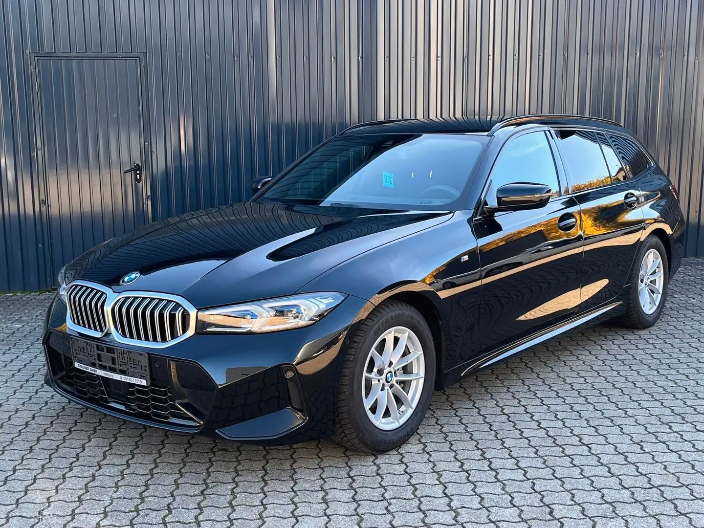 BMW 318 i Touring M SPORT /AHK/Kamera/HeadUp/HiFi Schwarz - 2