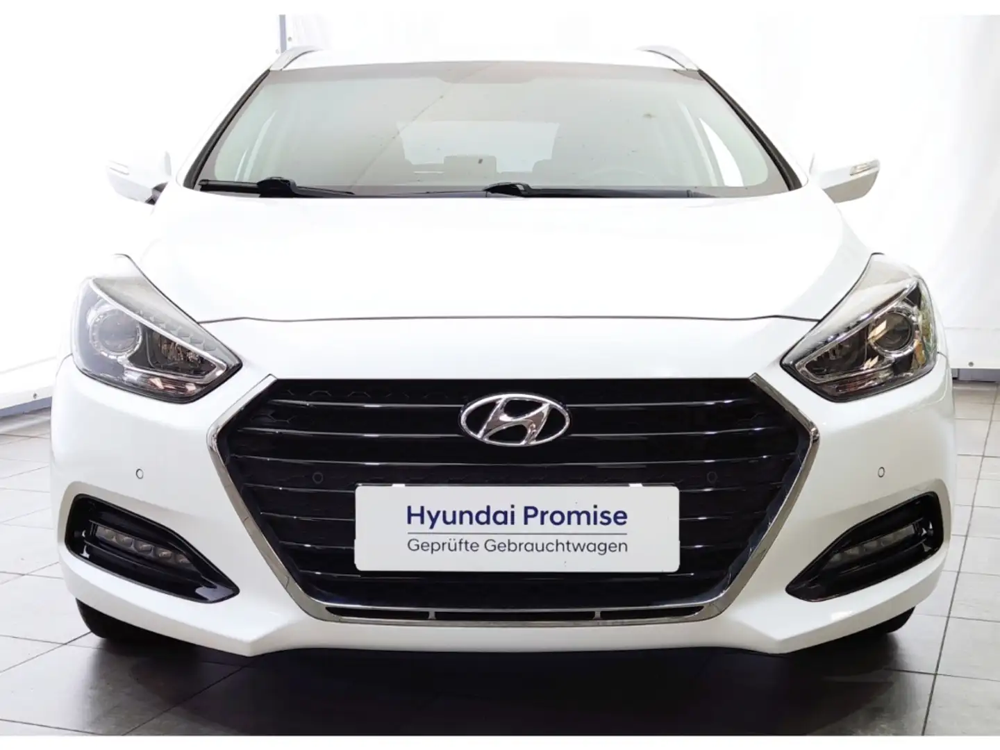 Hyundai i40 Kombi Trend 1.6 GDI Navi PDC SHZ Kamera Allw. Weiß - 2