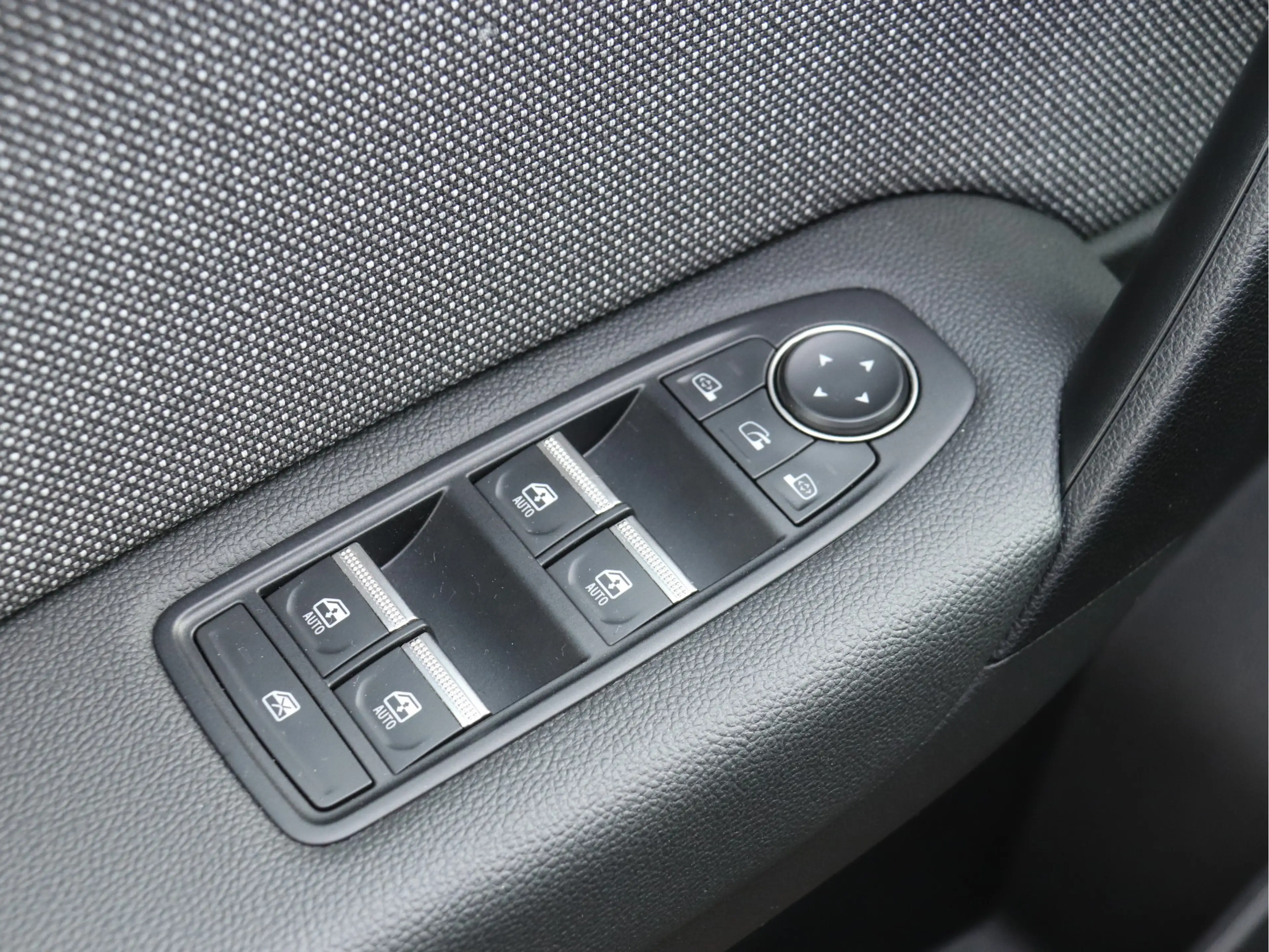 Renault Symbioz 1.3 mild hybrid 140 techno CAMERA / ALL SEASON / 1 — photo 8