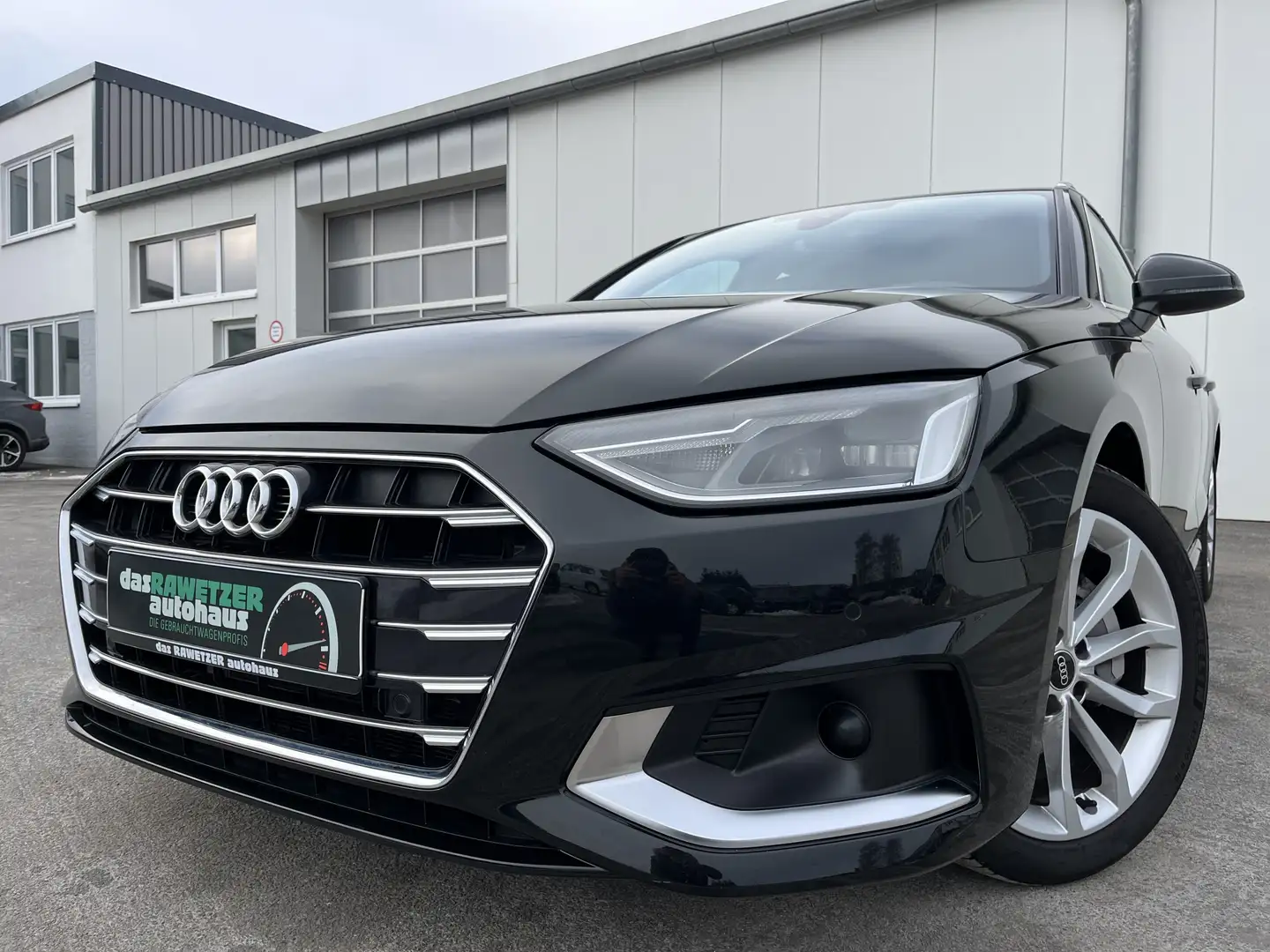 Audi A4 Avant 40 2.0 TDI S tronic advanced 197€ m.20% An Noir - 1