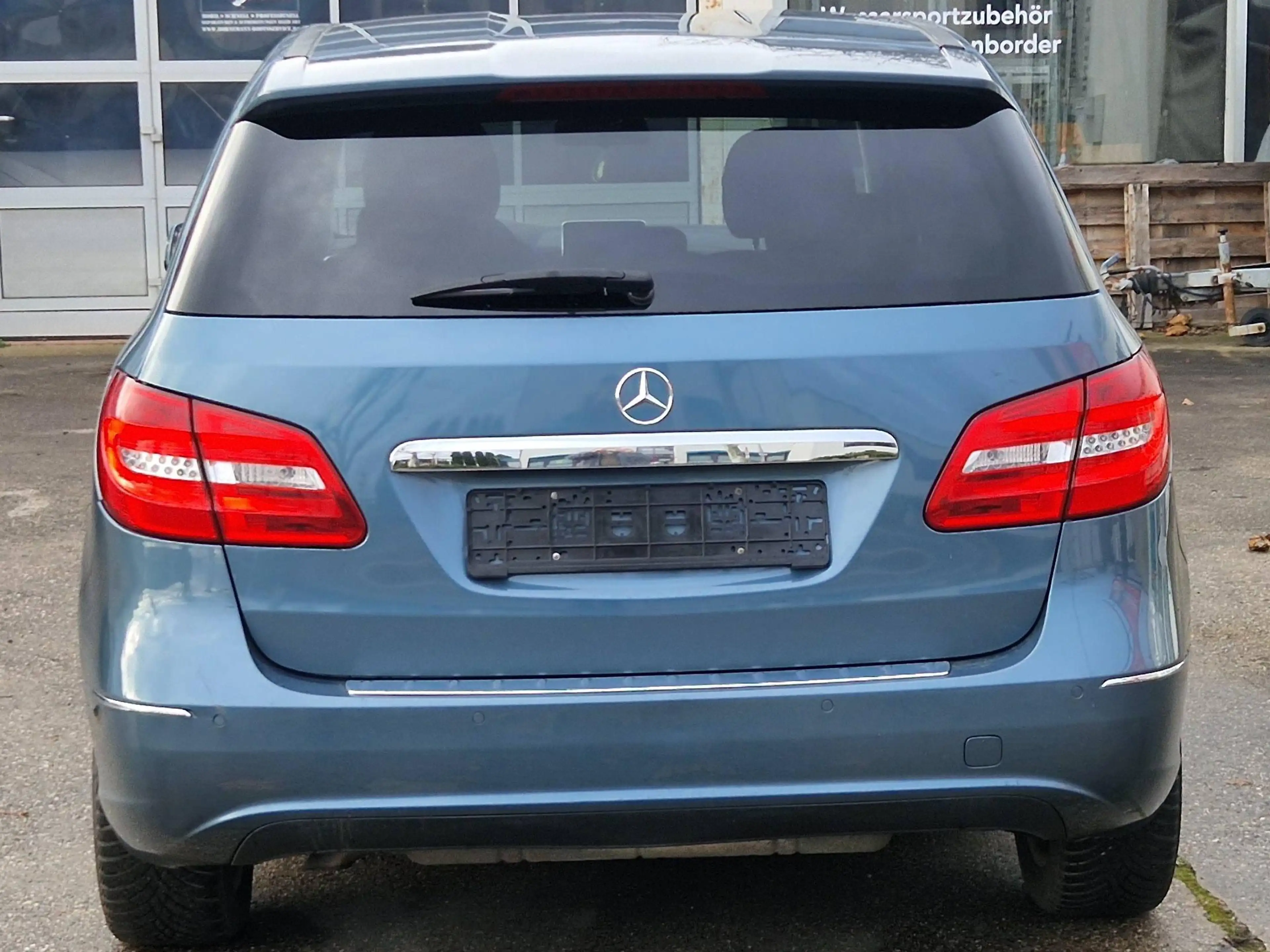 Mercedes-Benz B 180 B 180 (BlueEFFICIENCY) 7G-DCT — photo 6