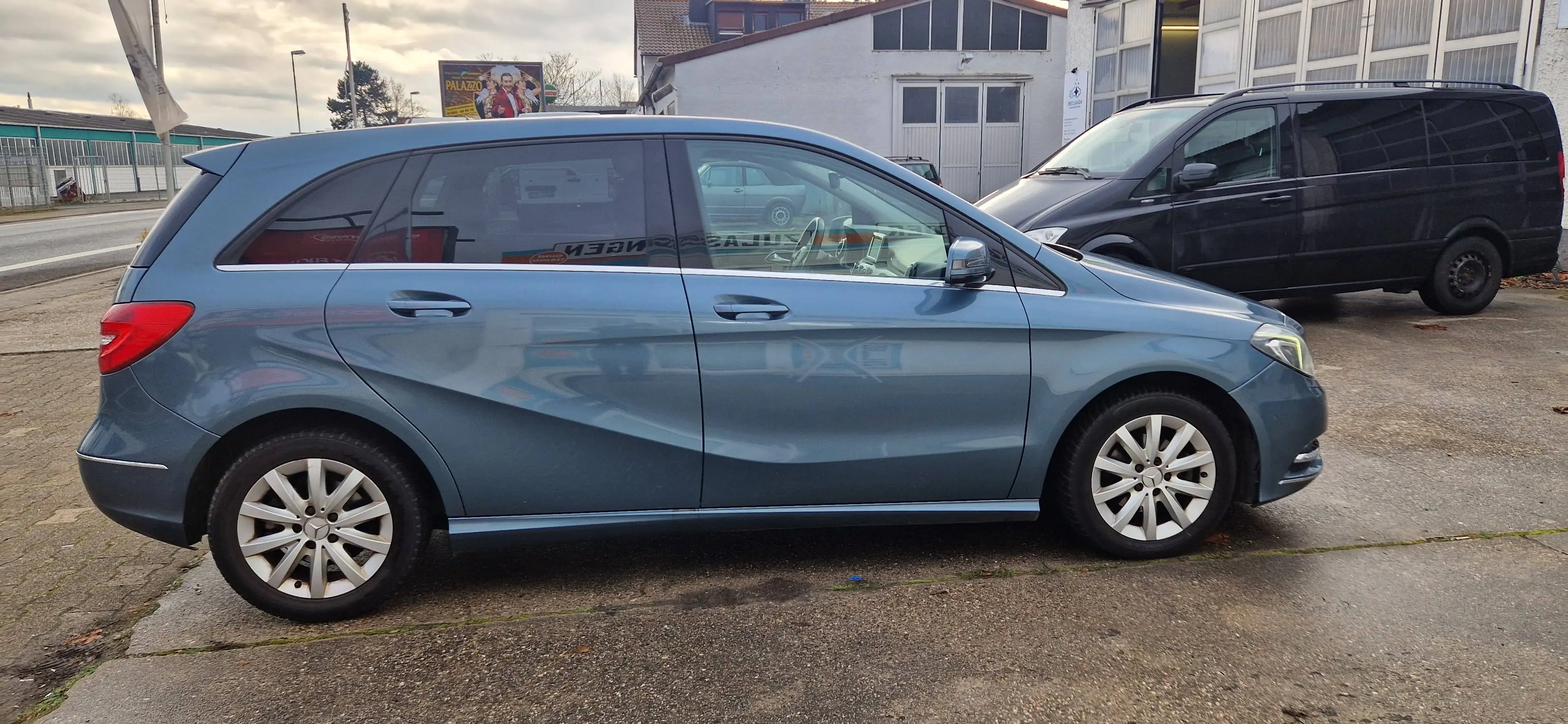 Mercedes-Benz B 180 B 180 (BlueEFFICIENCY) 7G-DCT — photo 4