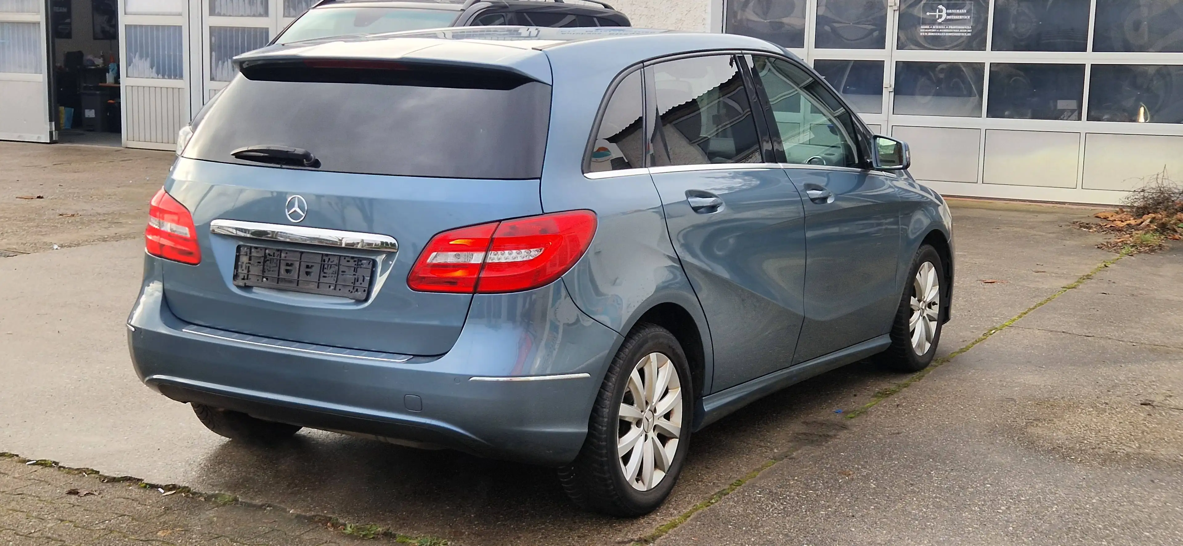 Mercedes-Benz B 180 B 180 (BlueEFFICIENCY) 7G-DCT — photo 5