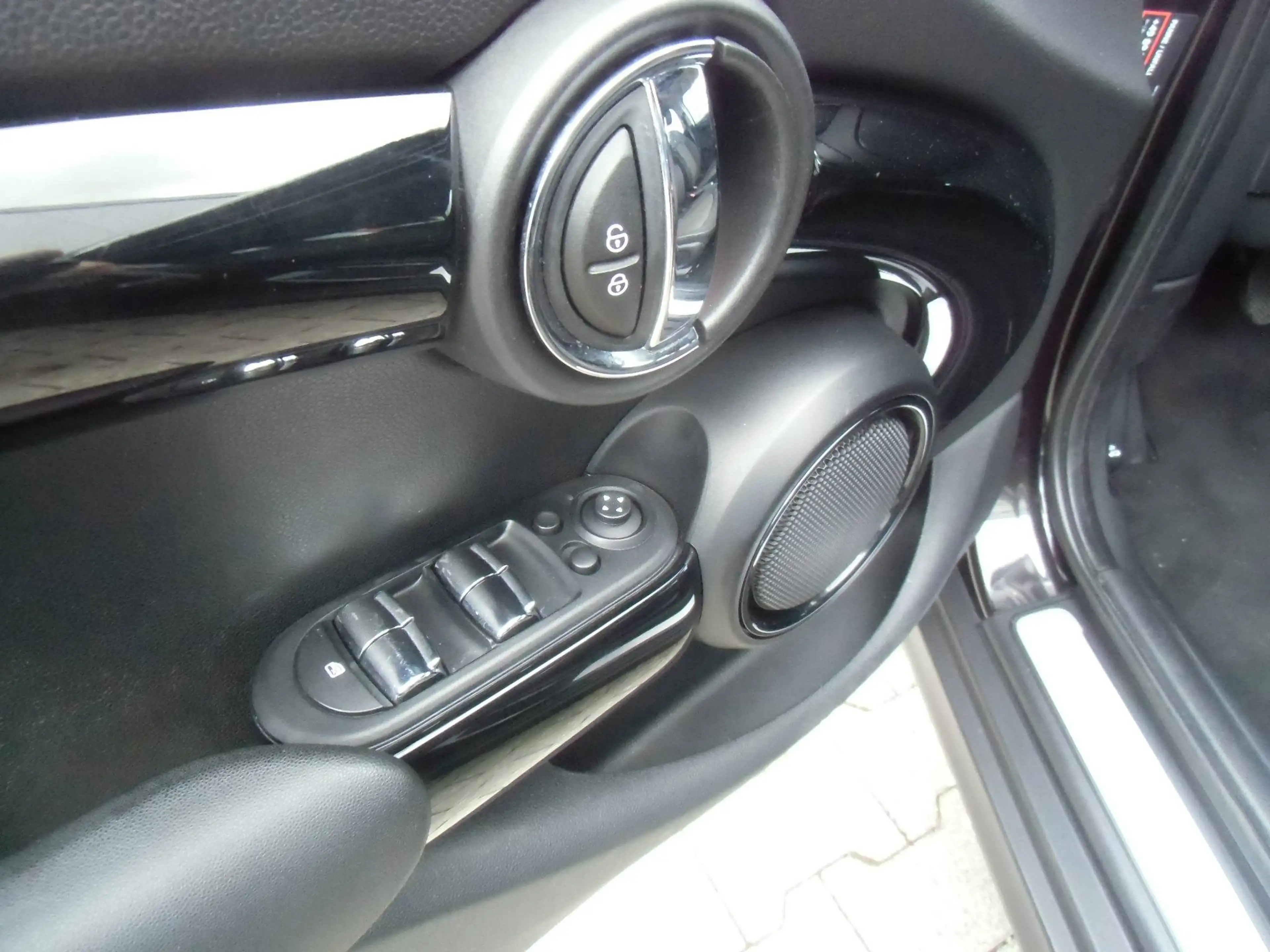 MINI One TÜV 03/28, Klimaautom., Panoramadach, PDC, Parkassistent — photo 8