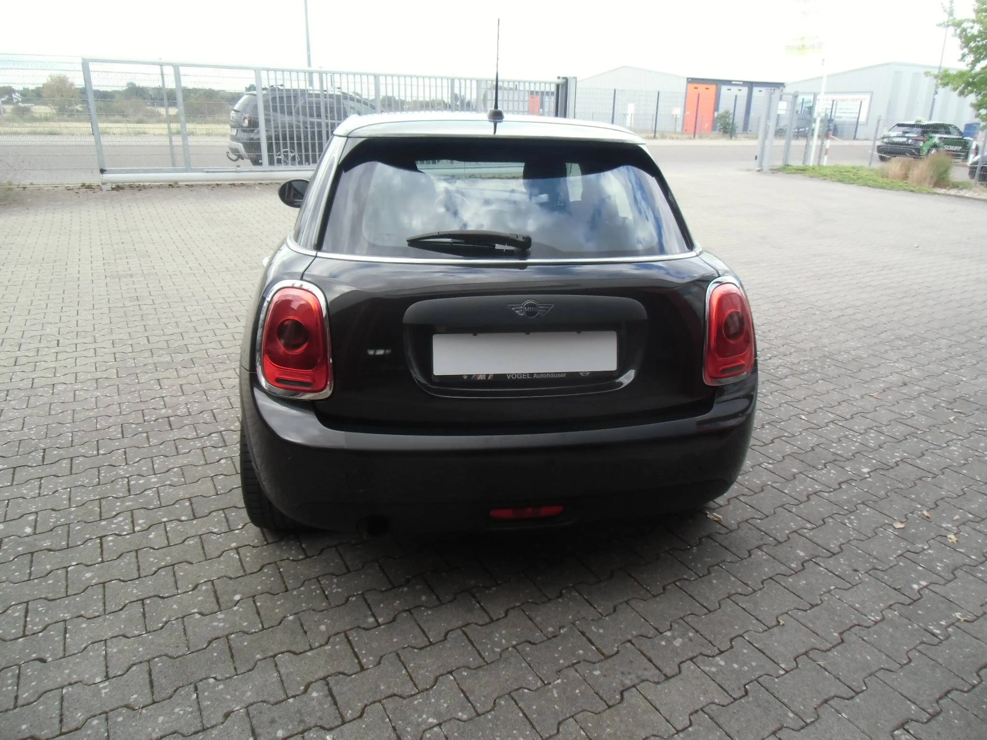 MINI One TÜV 03/28, Klimaautom., Panoramadach, PDC, Parkassistent — photo 3