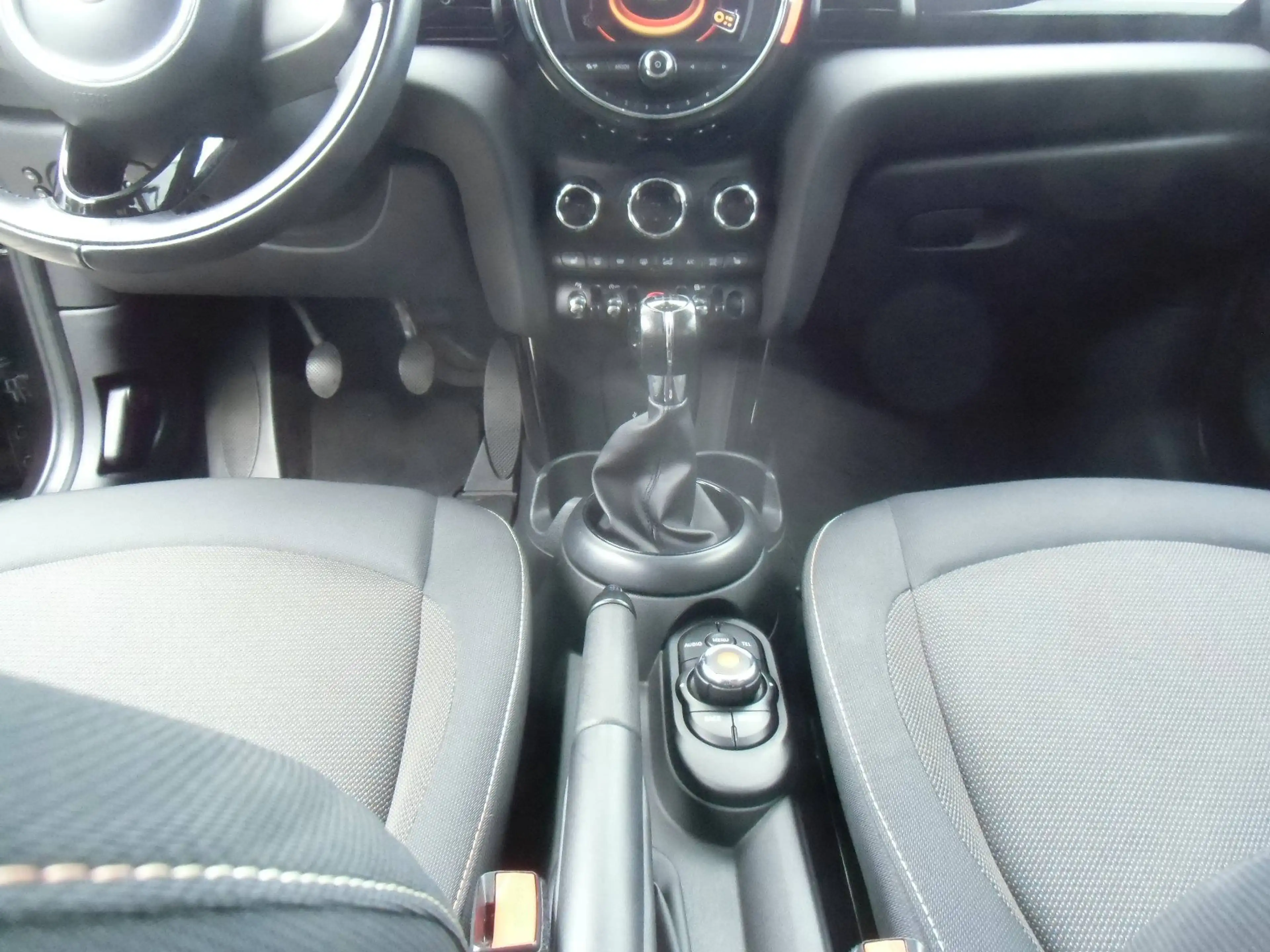 MINI One TÜV 03/28, Klimaautom., Panoramadach, PDC, Parkassistent — photo 12