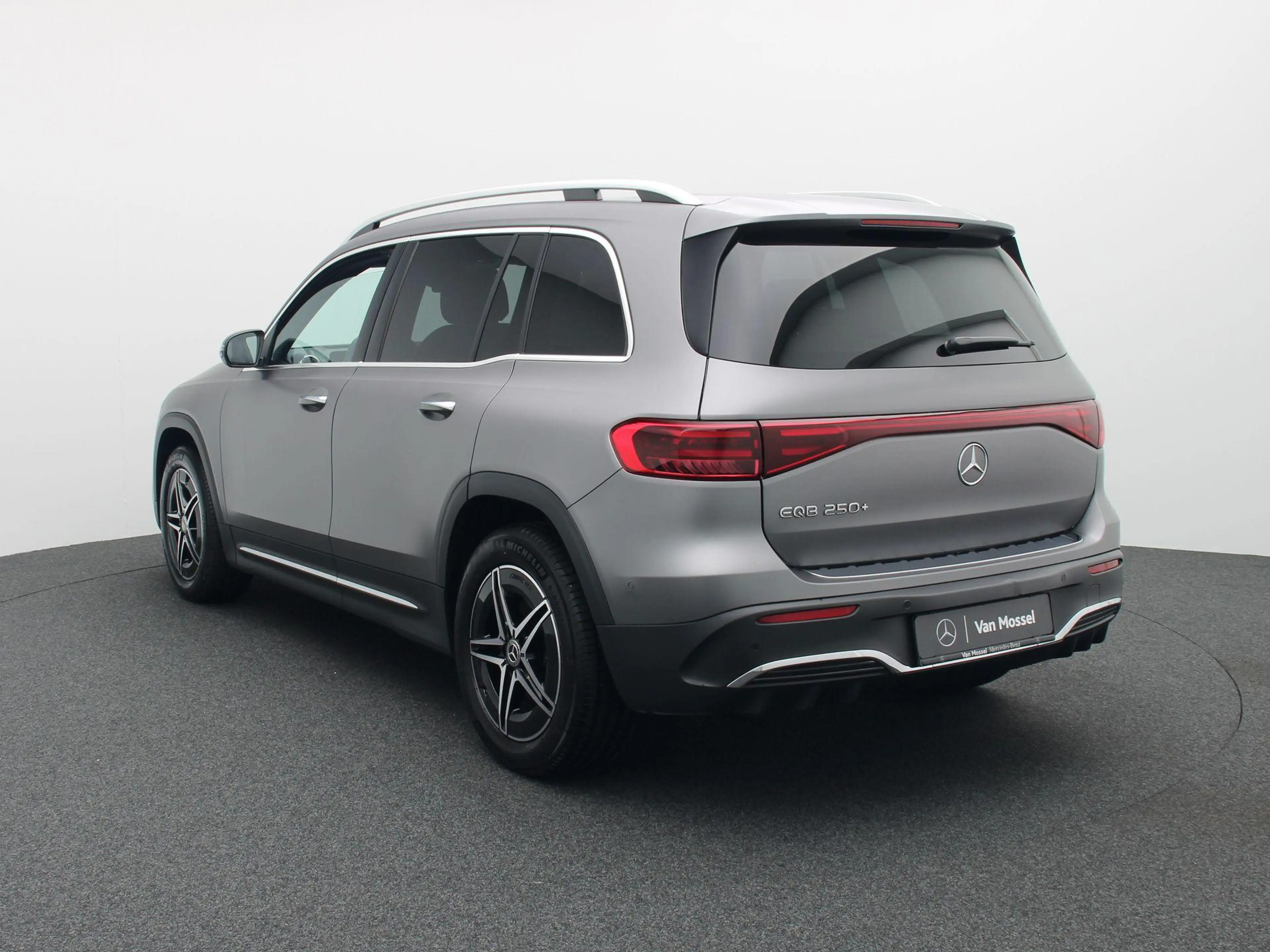 Mercedes-Benz EQB 250 250+ AMG Line + LEDER + BURMESTER + PANO DAK + HEA — photo 2