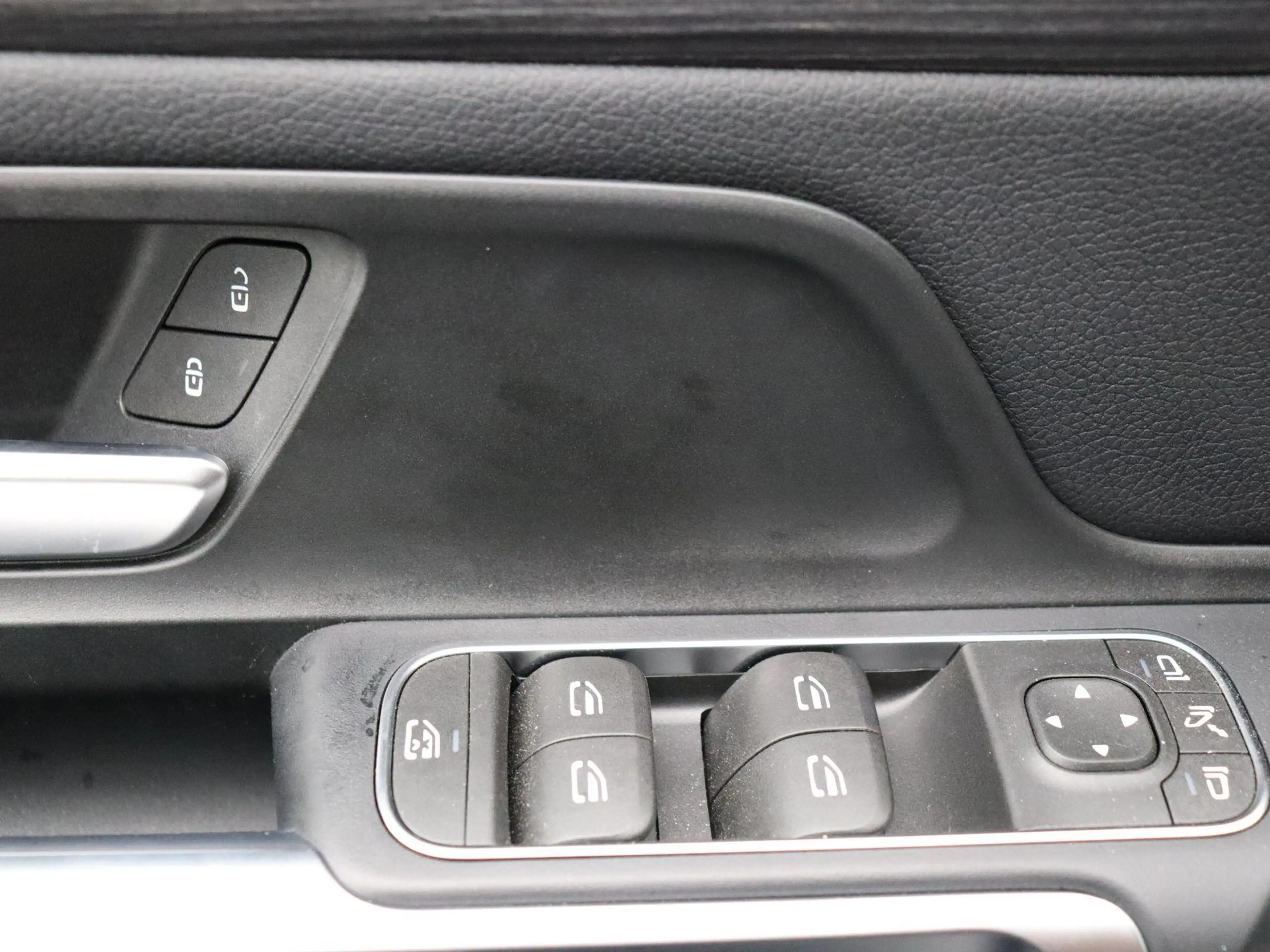 Mercedes-Benz EQB 250 250+ AMG Line + LEDER + BURMESTER + PANO DAK + HEA — photo 10