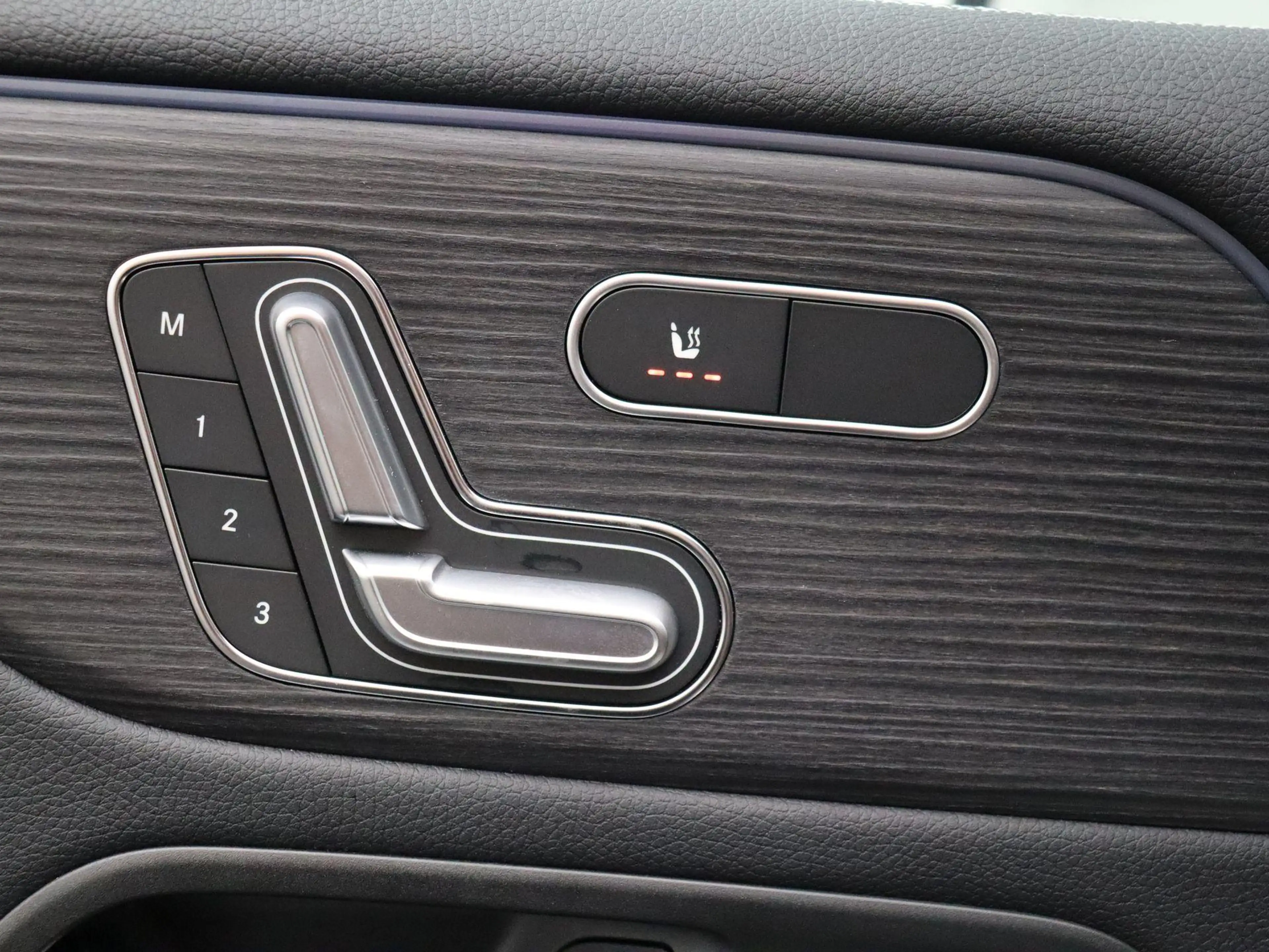 Mercedes-Benz EQB 250 250+ AMG Line + LEDER + BURMESTER + PANO DAK + HEA — photo 9