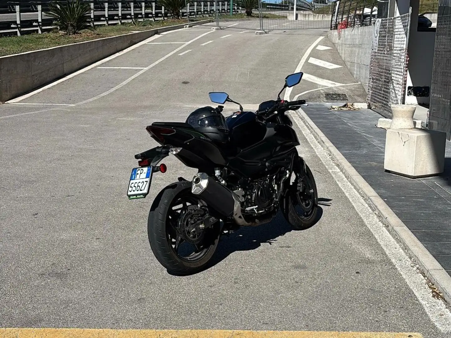 Kawasaki Z 500 2025 Чорний - 1