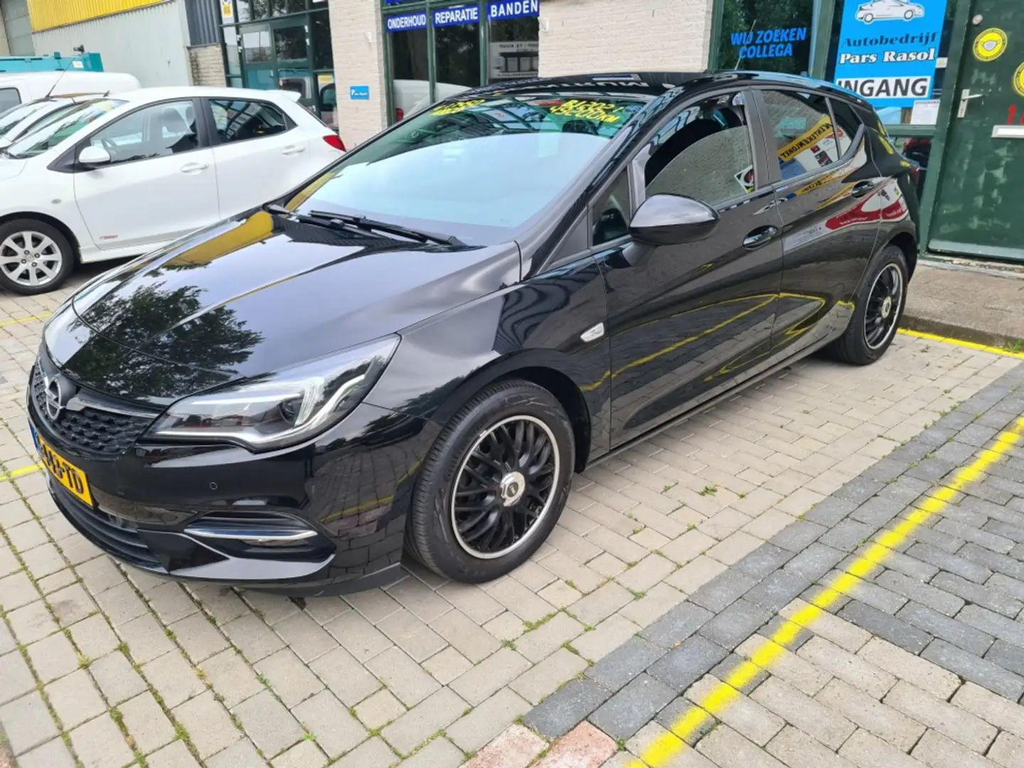 Opel Astra 1.2 Bns Edition Zwart - 1