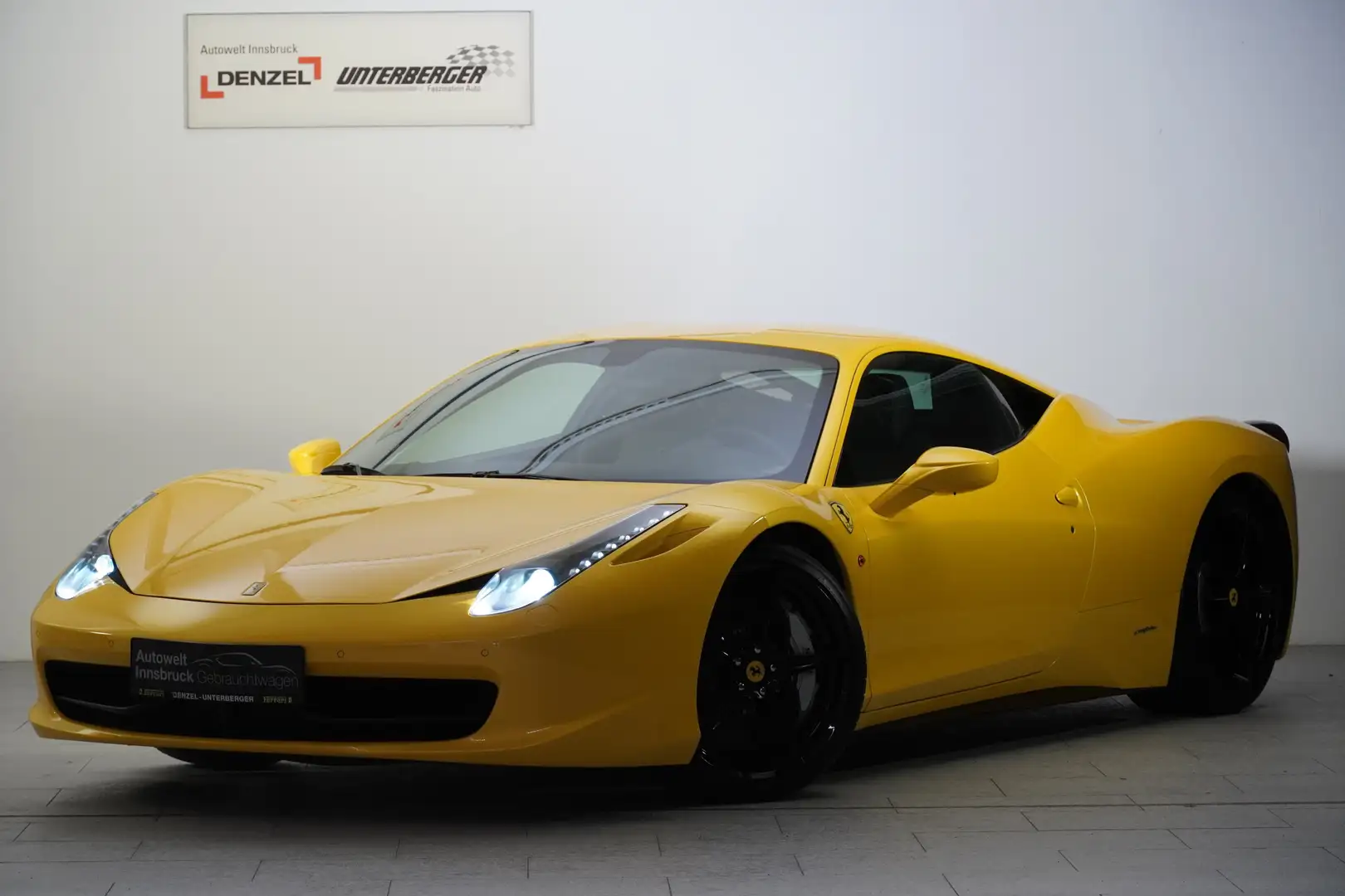 Ferrari 458 Italia Yellow - 1