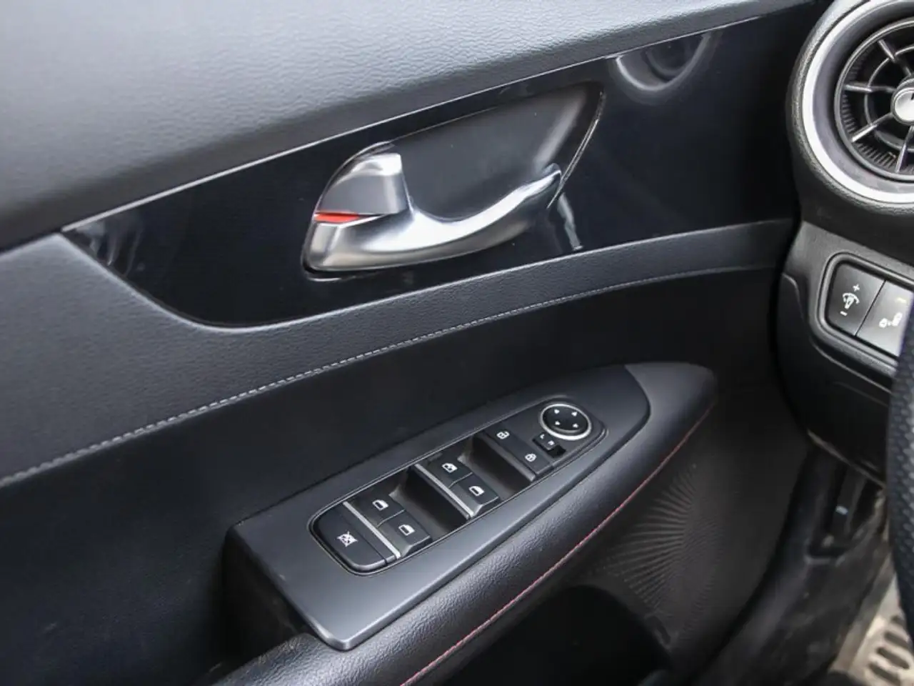 Kia Forte снимка Kia Forte