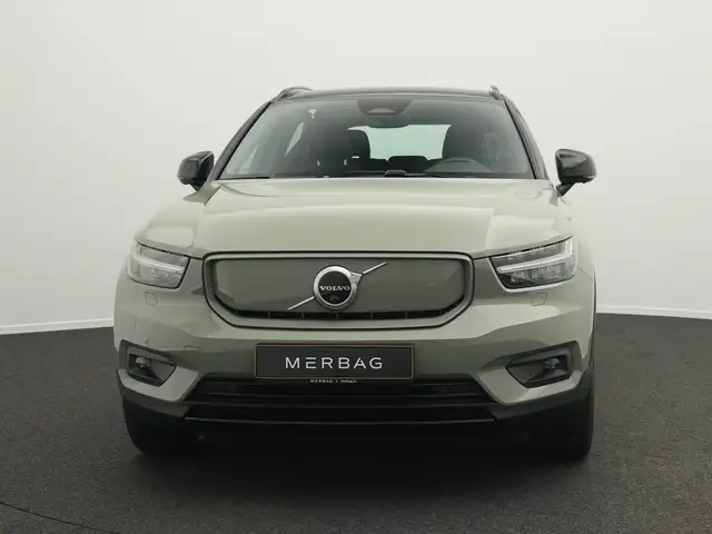 Volvo XC40 view 2