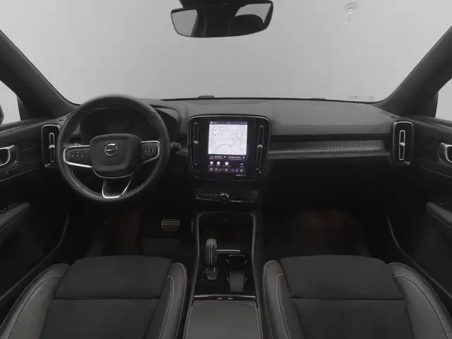 Volvo XC40 view 18