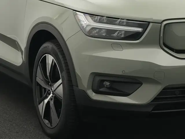 Volvo XC40 view 9
