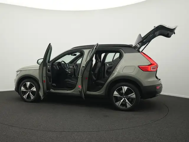 Volvo XC40 view 16