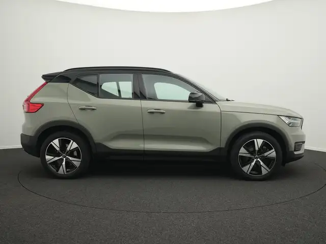 Volvo XC40 view 5