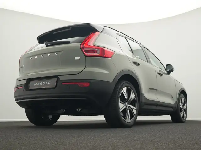 Volvo XC40 view 11