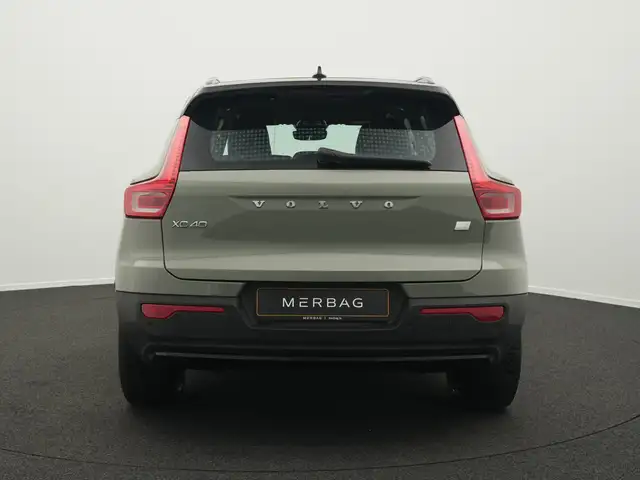 Volvo XC40 view 4
