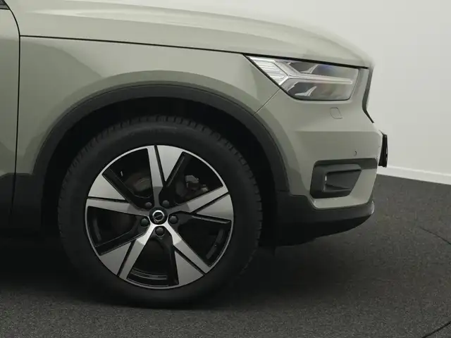 Volvo XC40 view 8