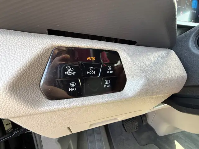 Volkswagen Multivan view 17