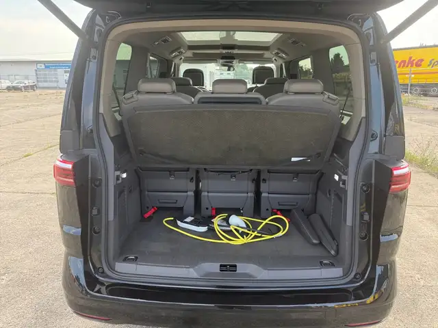 Volkswagen Multivan view 14