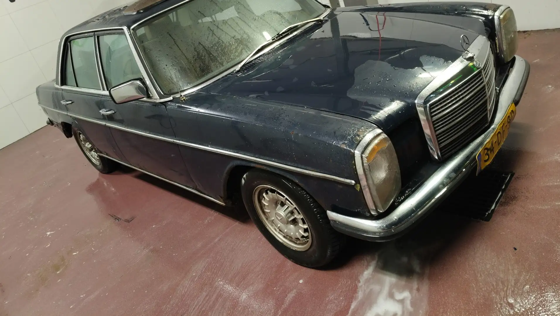 Mercedes-Benz 240 Blau - 1