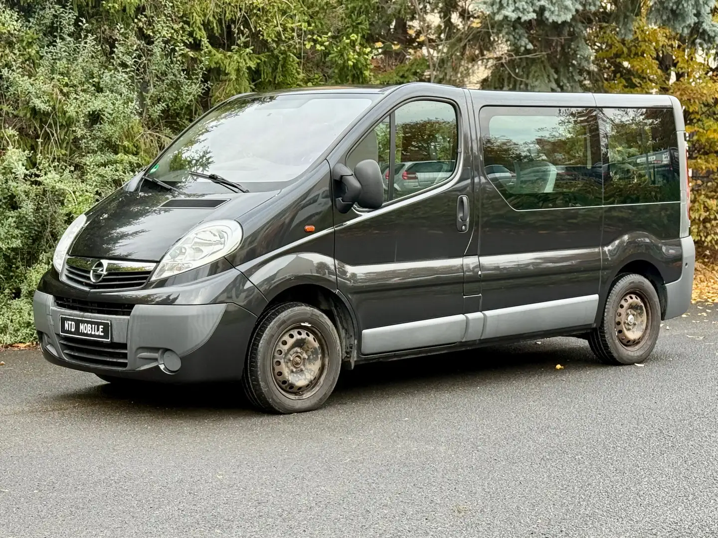 Opel Vivaro 2.0 Kombi L1H1 2,7t+TÜV 04/27+9-SITZE+KLIMA+AHK Schwarz - 1