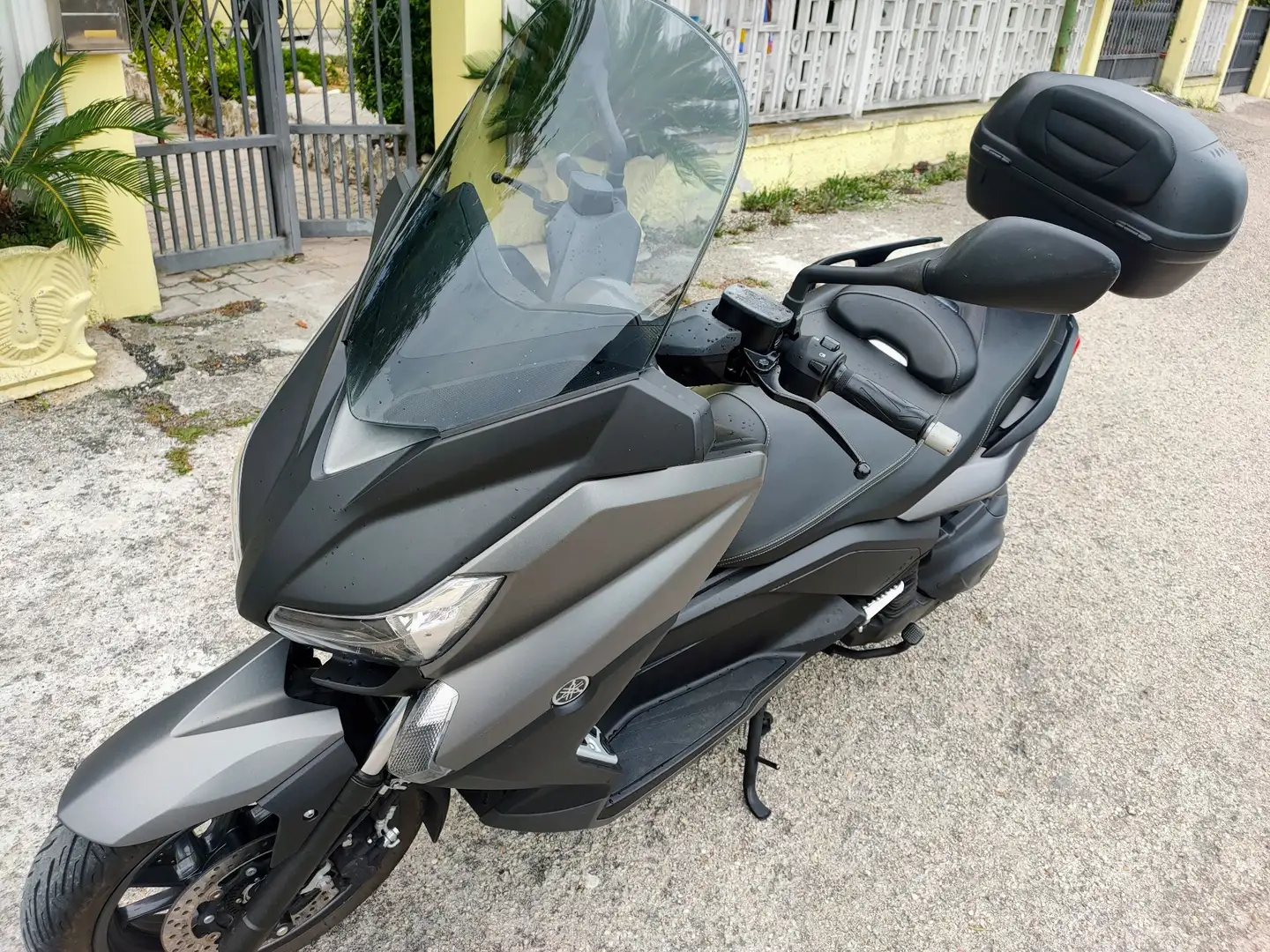 Yamaha X-Max 400 abs Šedá - 1