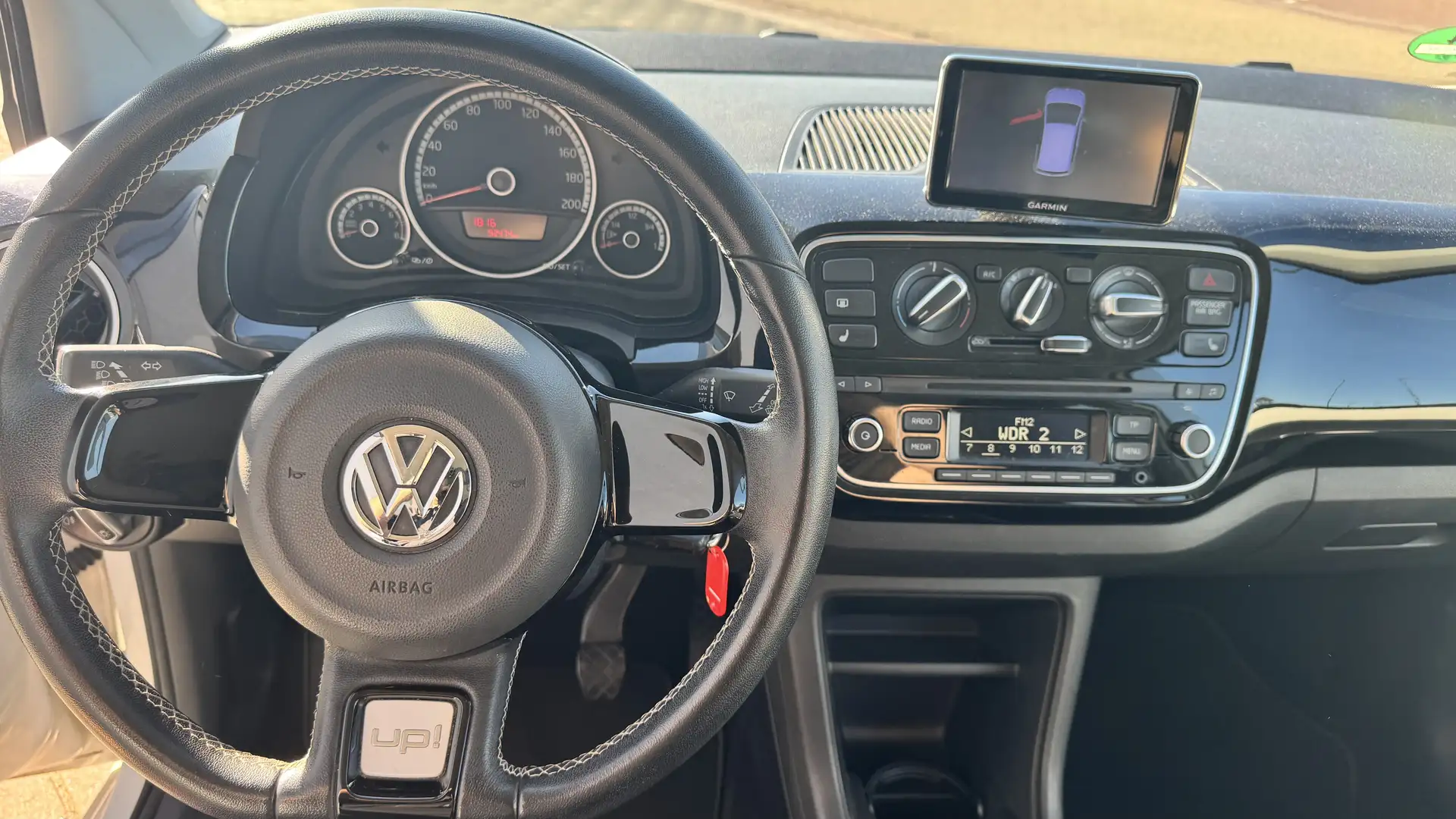 Volkswagen up! Volkswagen up! 1.0/60PK 2014 APK TOT 9 MEI 2026 Wit - 2