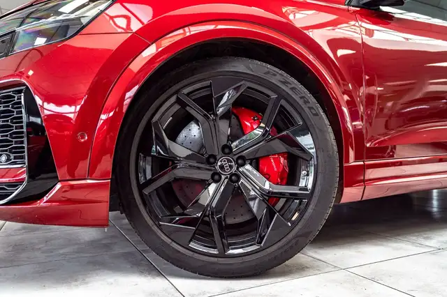 Audi RS Q8 view 11