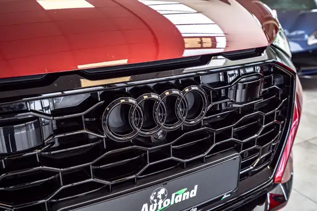 Audi RS Q8 view 9