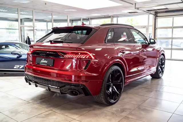 Audi RS Q8 view 7