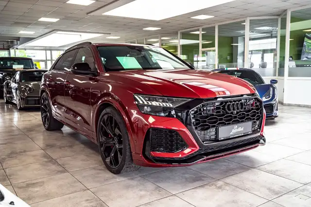 Audi RS Q8 view 3