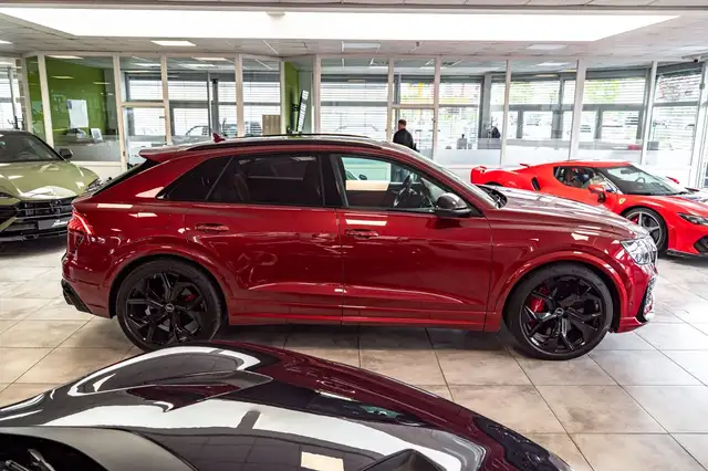 Audi RS Q8 view 8
