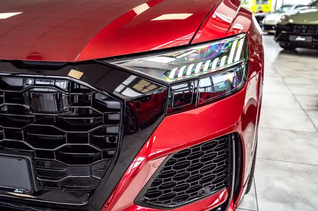 Audi RS Q8 view 10