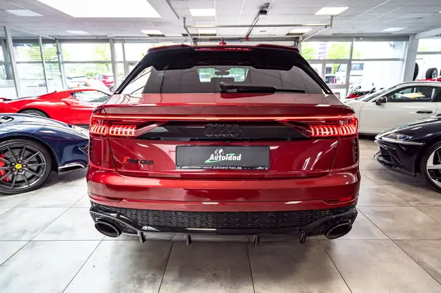 Audi RS Q8 view 6