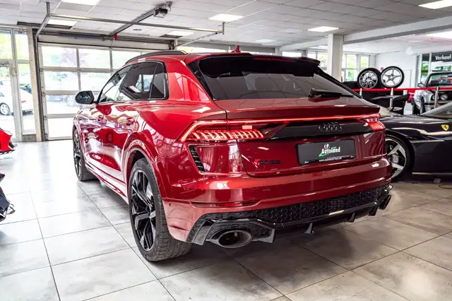 Audi RS Q8 view 5
