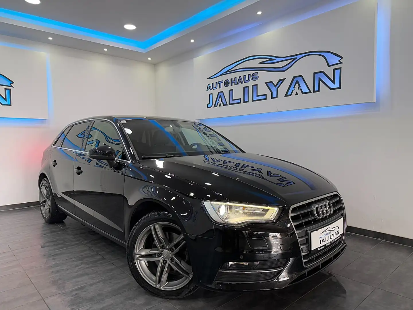 Audi A3 1,6 TDI, NAVI, LED+XENON, SHZ, PDC, TEMPOMAT, TOP Schwarz - 1