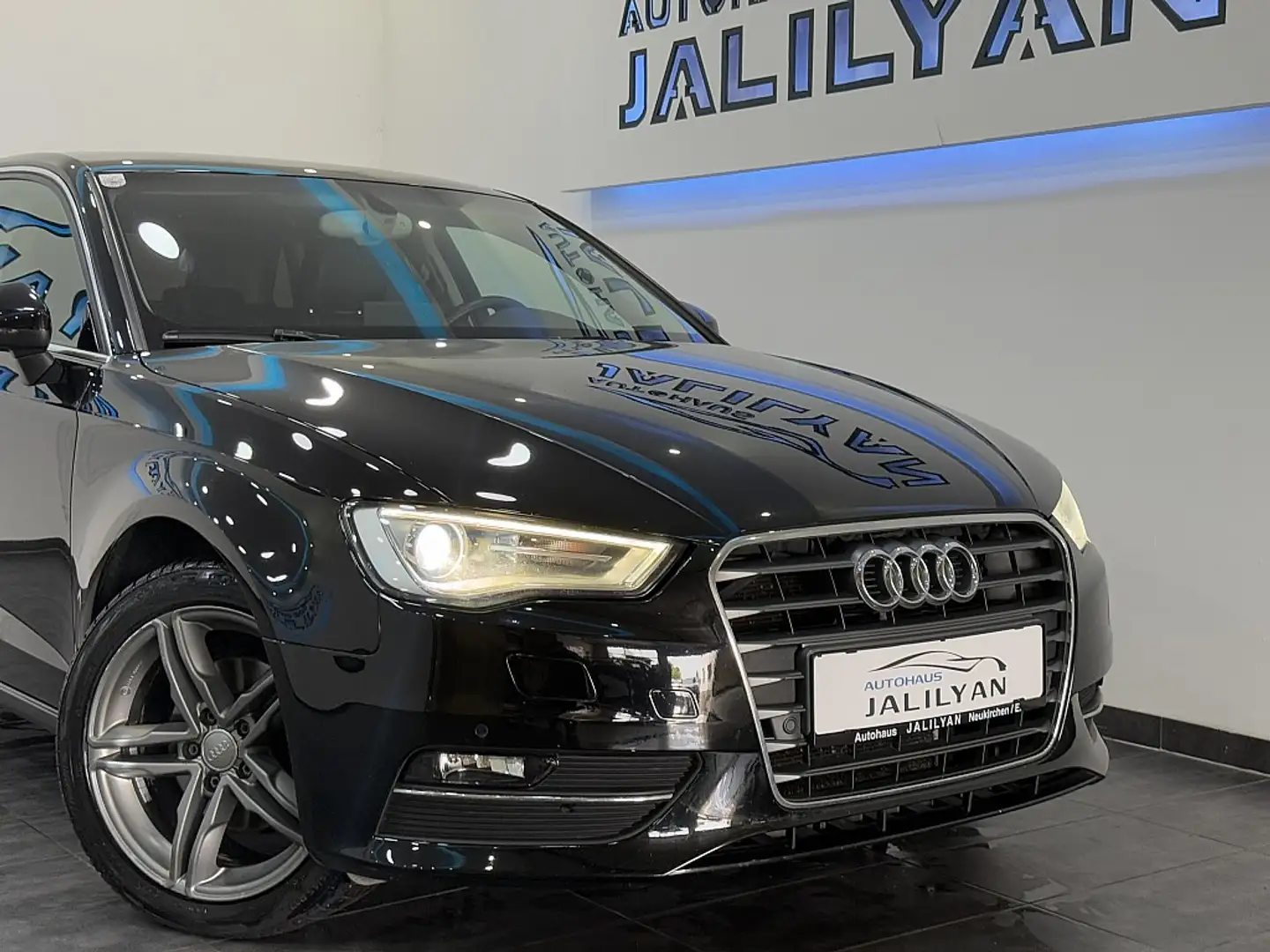 Audi A3 1,6 TDI, NAVI, LED+XENON, SHZ, PDC, TEMPOMAT, TOP Schwarz - 2
