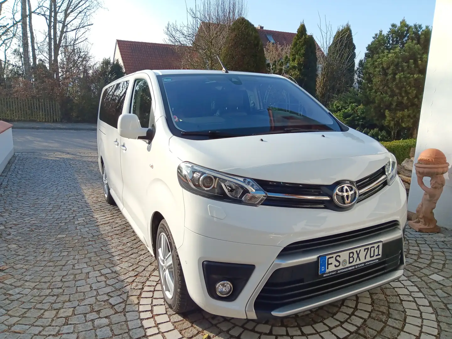 Toyota Proace Proace 2,0-l-D-4D L2 (7-Si.) Autm. Verso Executive Weiß - 2